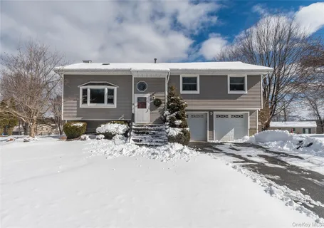 $445,000 | 11 Shaker Court, New Windsor, NY 12553