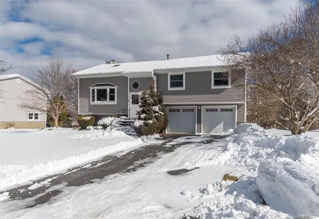 $445,000 | 11 Shaker Court, New Windsor, NY 12553