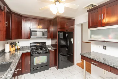 $445,000 | 11 Shaker Court, New Windsor, NY 12553