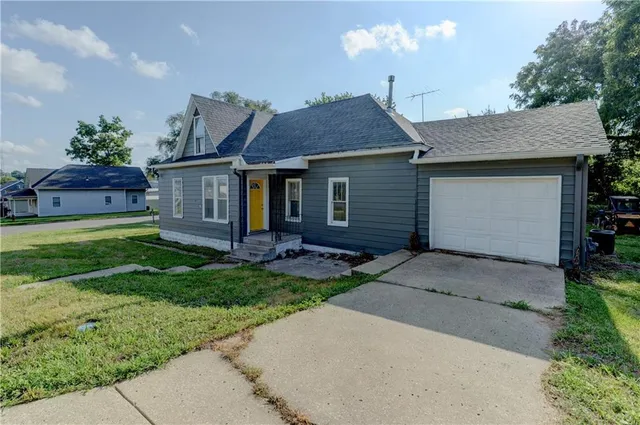 $145,000 | 1403 Commercial Street, Atchison, KS 66002