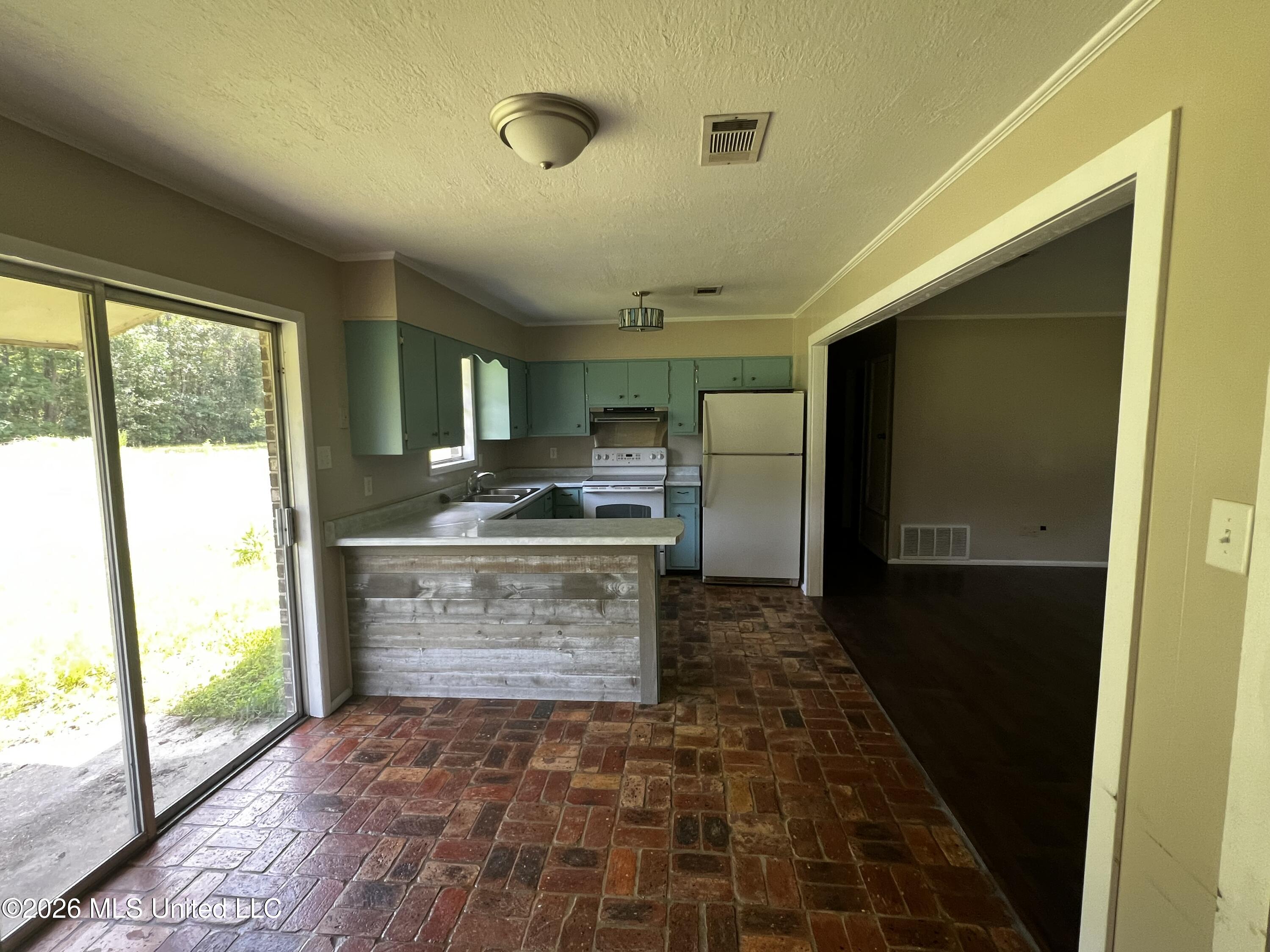 6301 Cleo Drive Moss Point, MS 39562 - Photo 17 of 42 IMG_2806