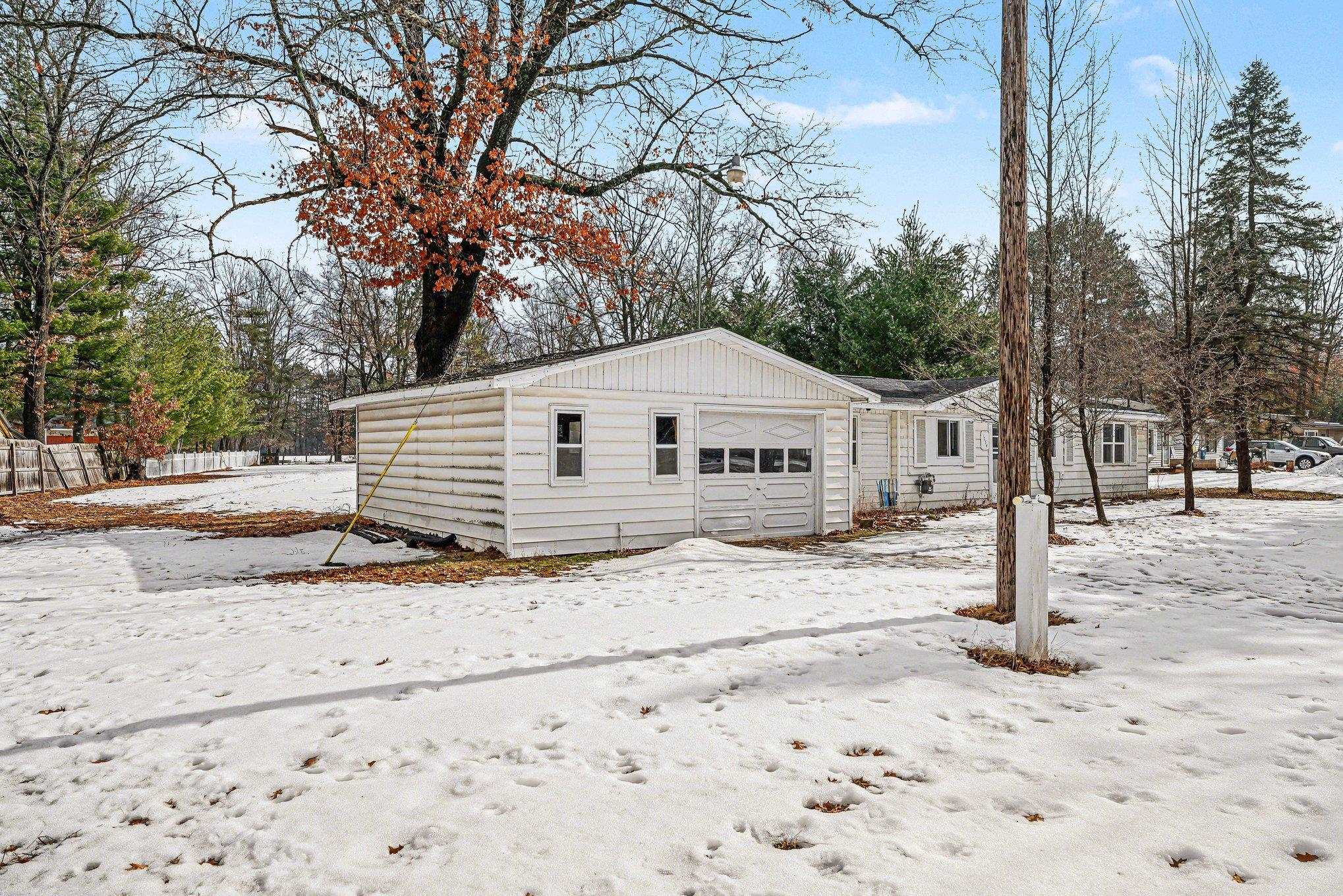 1654 Opland Road Gladwin, MI 48624 - Photo 1 of 15