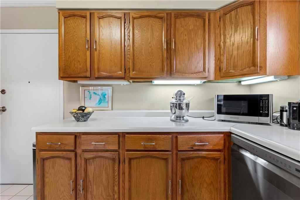 144 North Dithridge Street, Unit 411 Pittsburgh, PA 15213 - Photo 16 of 40