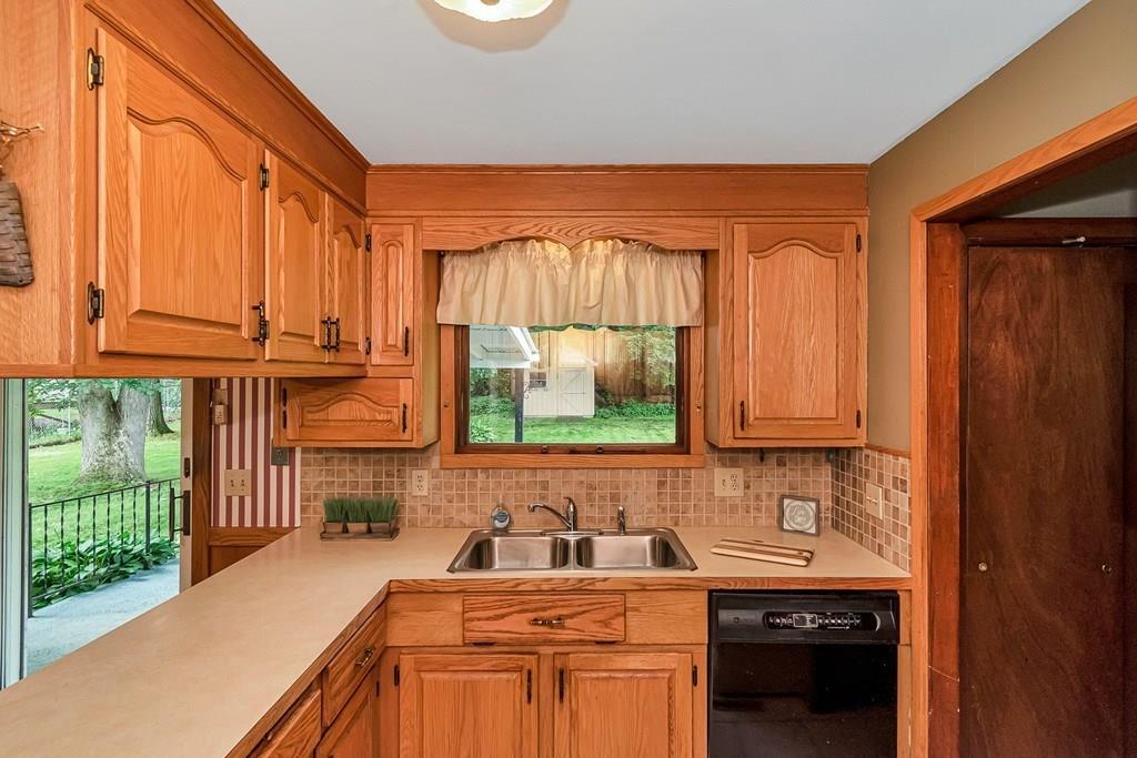 167 Roy Street Springfield, MA 01104 - Photo 12 of 37