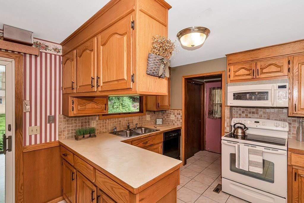 167 Roy Street Springfield, MA 01104 - Photo 13 of 37