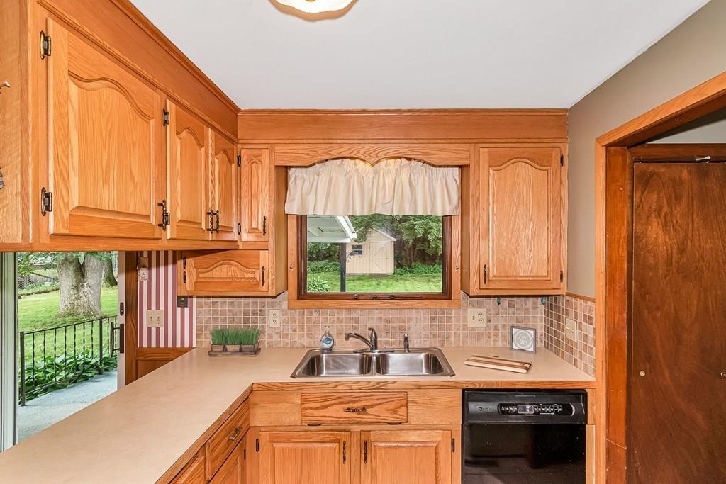 167 Roy Street Springfield, MA 01104 - Photo 15 of 37