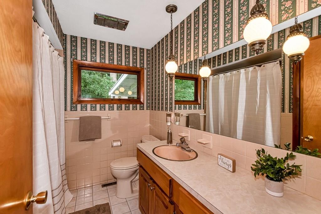 167 Roy Street Springfield, MA 01104 - Photo 16 of 37