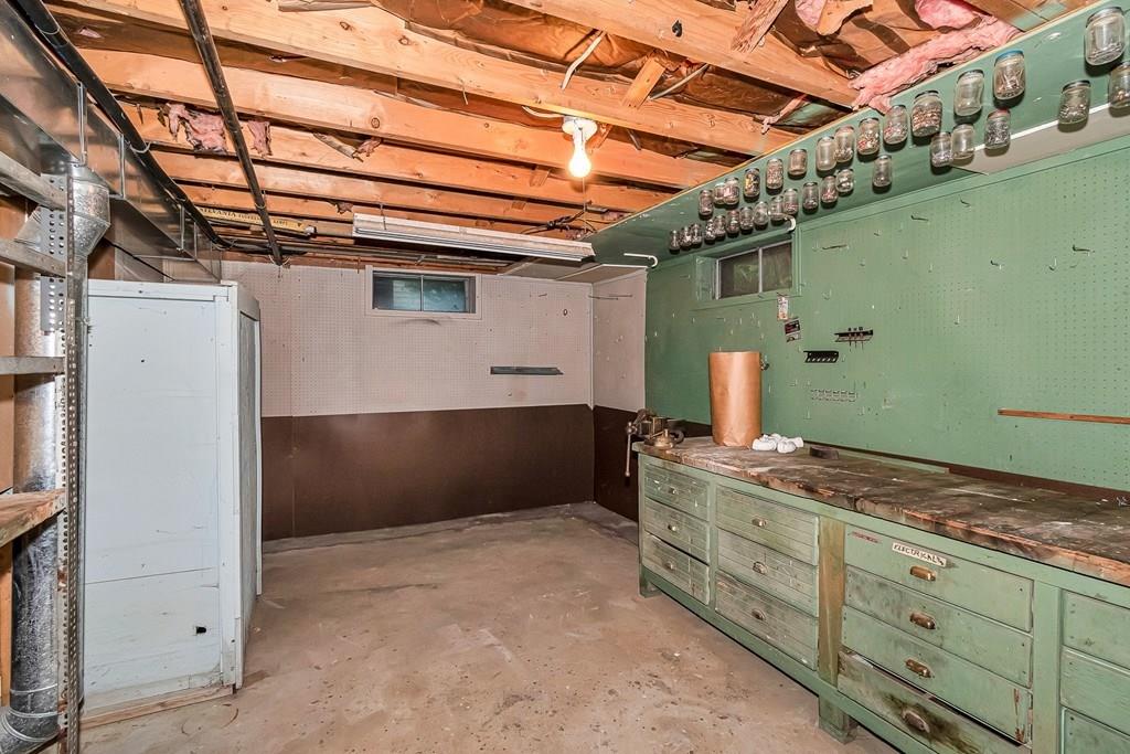 167 Roy Street Springfield, MA 01104 - Photo 26 of 37