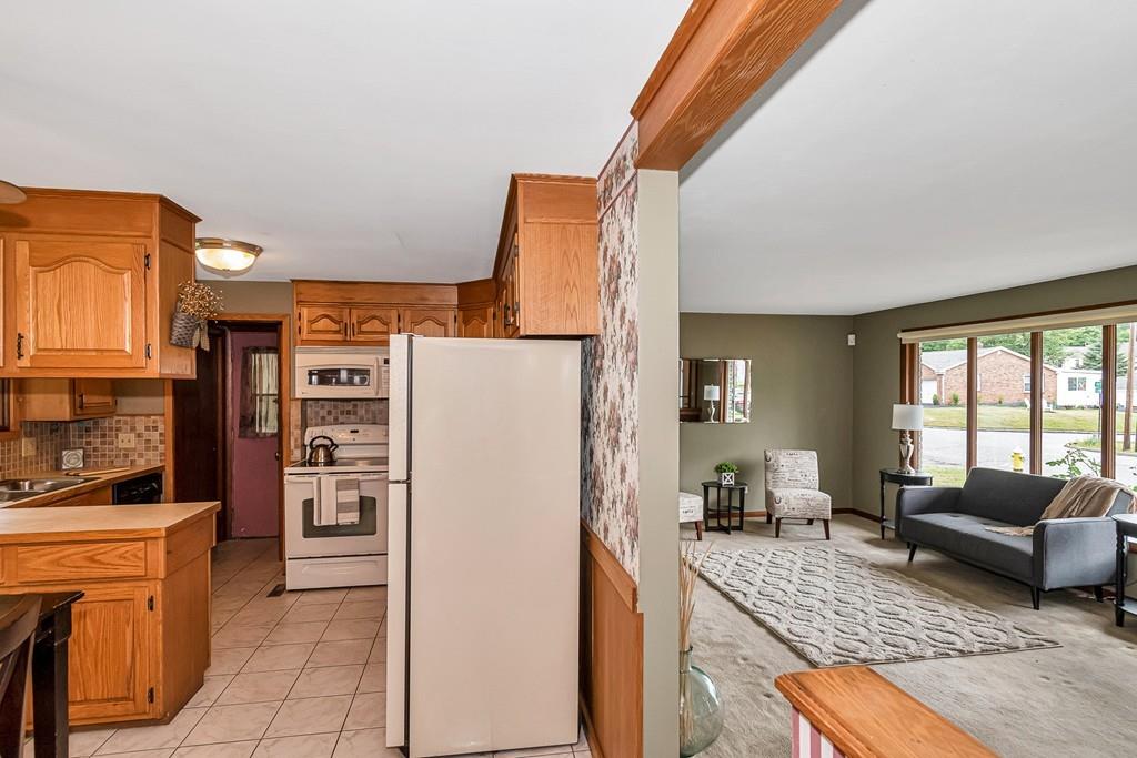 167 Roy Street Springfield, MA 01104 - Photo 8 of 37