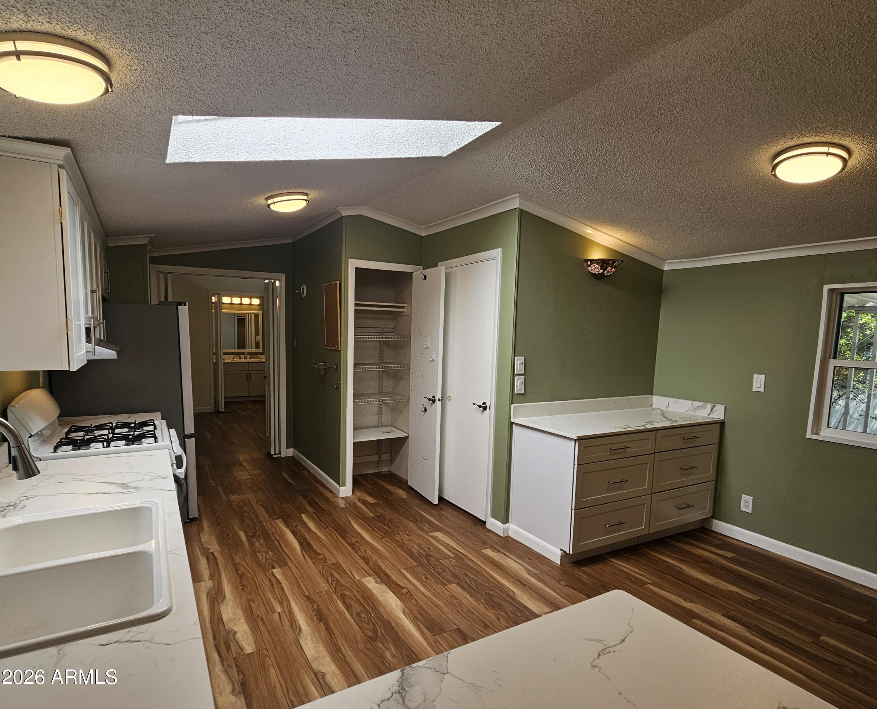 654 Nature Way Sierra Vista, AZ 85635 - Photo 14 of 35 a room with furniture and window