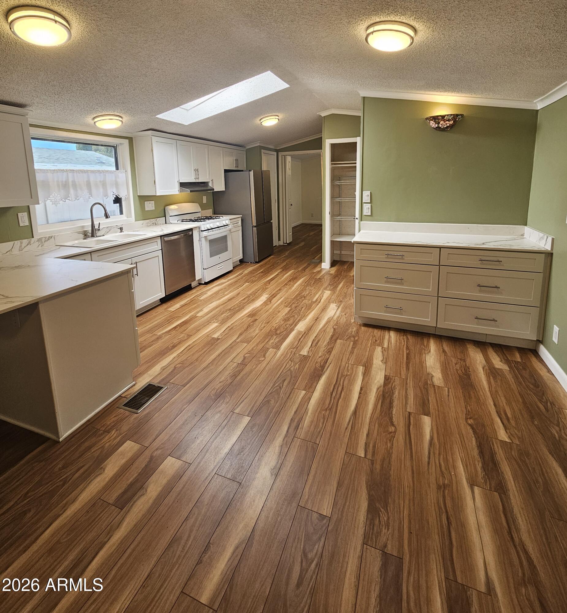 654 Nature Way Sierra Vista, AZ 85635 - Photo 9 of 35 a view of kitchen with wooden floor and electronic appliances