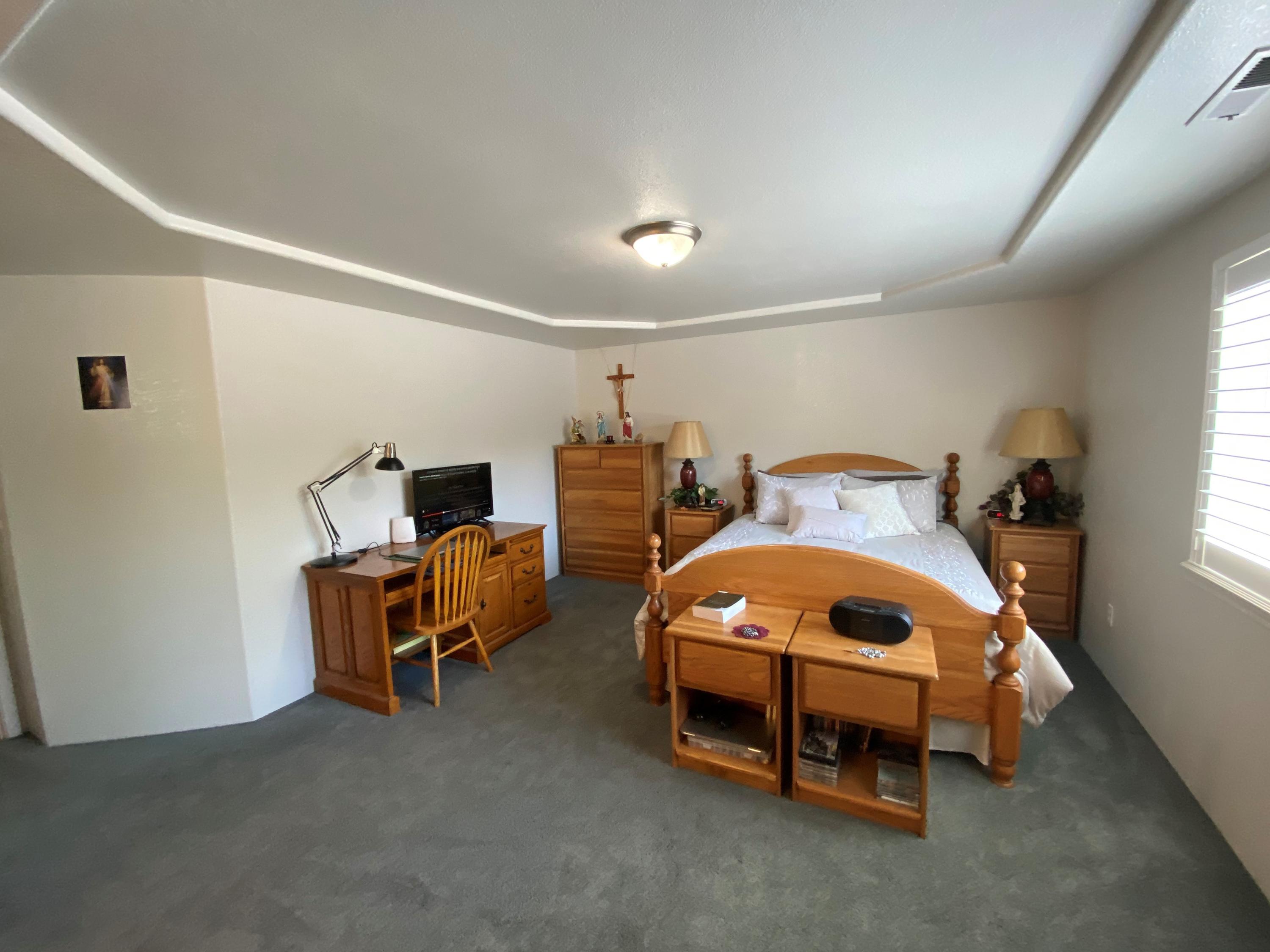 1040 Hopkins Road Central Point, OR 97502 - Photo 12 of 33 Master bedroom 3