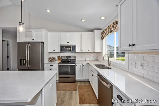 $509,900 | 6741 Woodhills Drive Northeast, Rockford, MI 49341