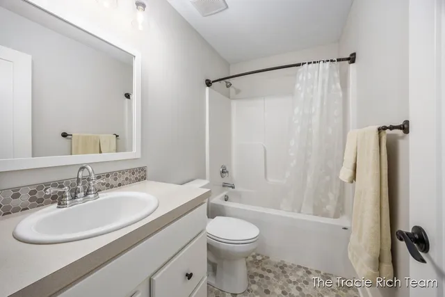 $509,900 | 6741 Woodhills Drive Northeast, Rockford, MI 49341