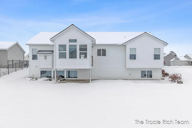 $509,900 | 6741 Woodhills Drive Northeast, Rockford, MI 49341