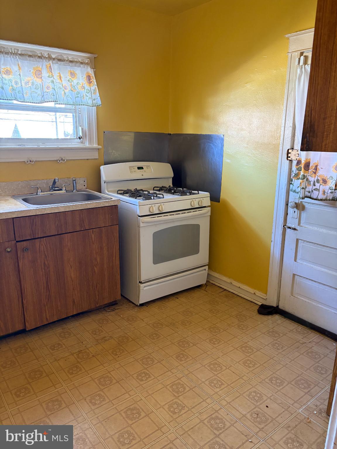 7837 Provident Street Philadelphia, PA 19150 - Photo 9 of 26 a view of washer and dryer
