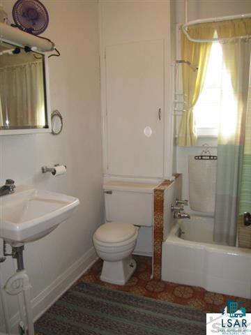 5278 Midbon Road Superior, WI 54880 - Photo 12 of 16 Bathroom