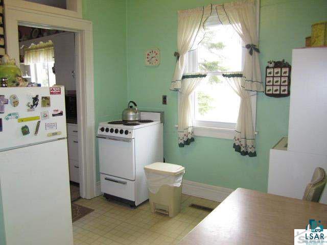 5278 Midbon Road Superior, WI 54880 - Photo 3 of 16 Kitchen