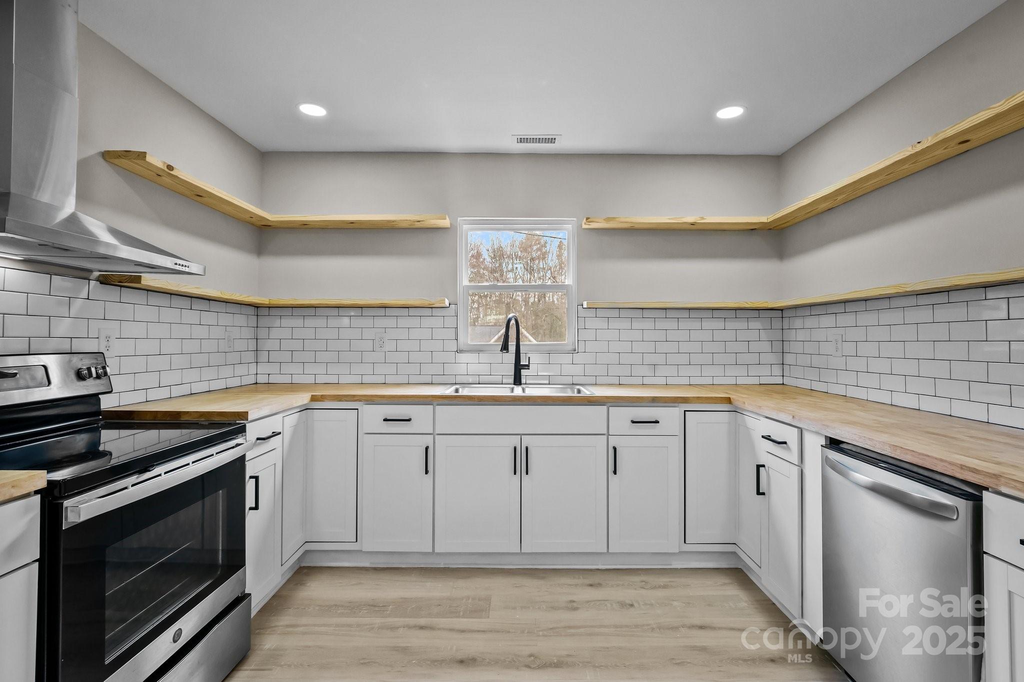 937 Gladstone Road Mocksville, NC 27028 - Photo 16 of 34 a kitchen that has a sink and a stove