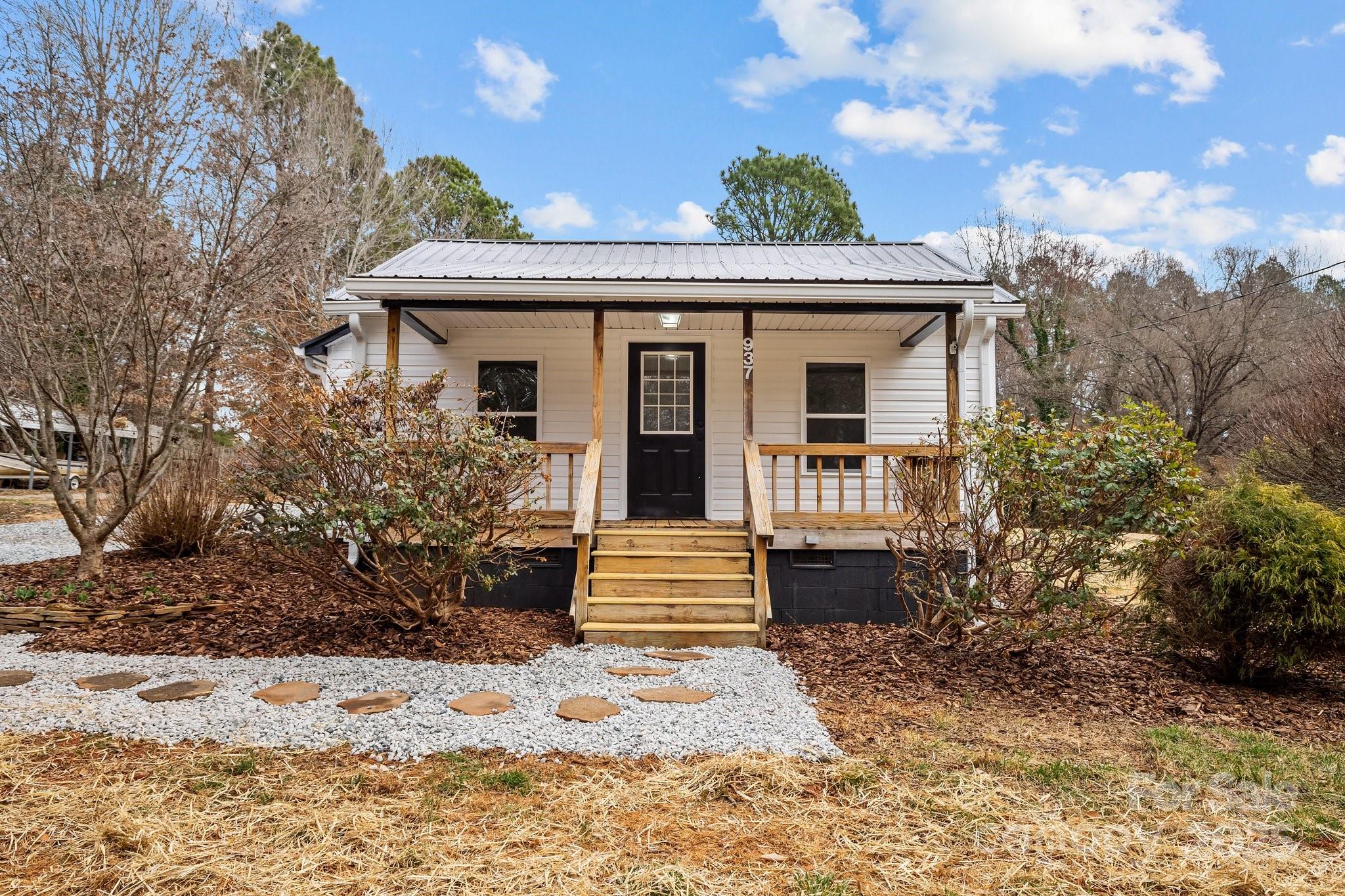 937 Gladstone Road Mocksville, NC 27028 - Photo 2 of 34 a front view of a house