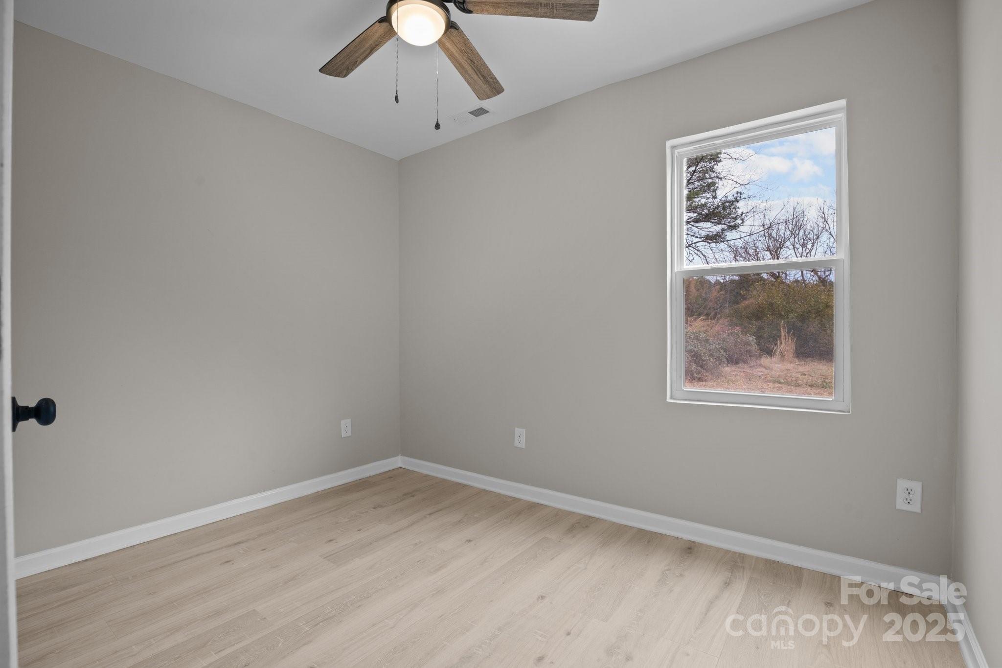 937 Gladstone Road Mocksville, NC 27028 - Photo 25 of 34 an empty room with a window