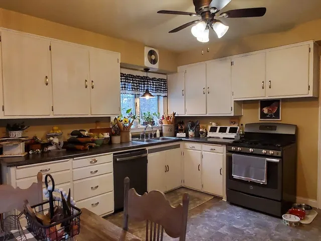 $209,900 | 157 North Clinton Avenue, Clintonville, WI 54929