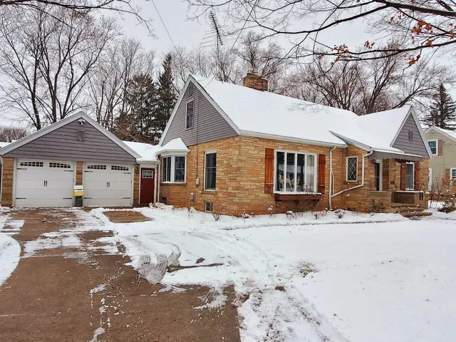 $209,900 | 157 North Clinton Avenue, Clintonville, WI 54929
