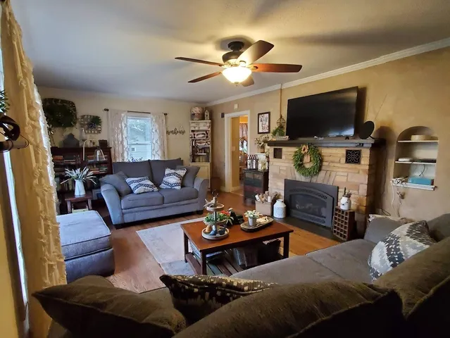 $209,900 | 157 North Clinton Avenue, Clintonville, WI 54929