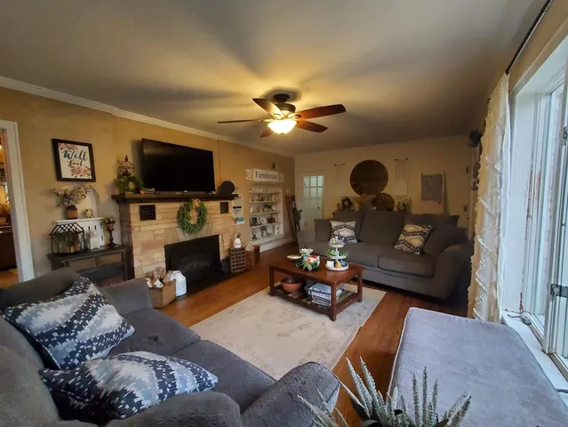 $209,900 | 157 North Clinton Avenue, Clintonville, WI 54929