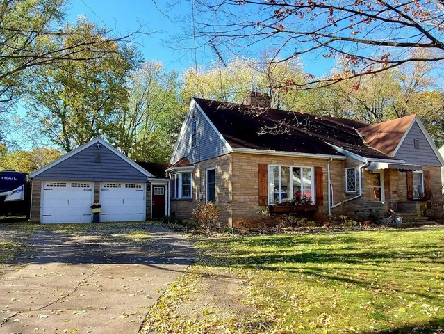 $209,900 | 157 North Clinton Avenue, Clintonville, WI 54929