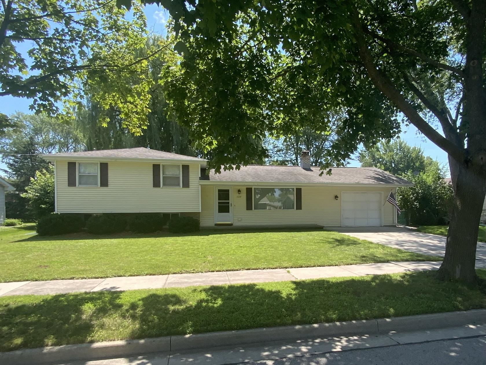 1129 Alva Street Menasha, WI 54952 - Photo 2 of 33