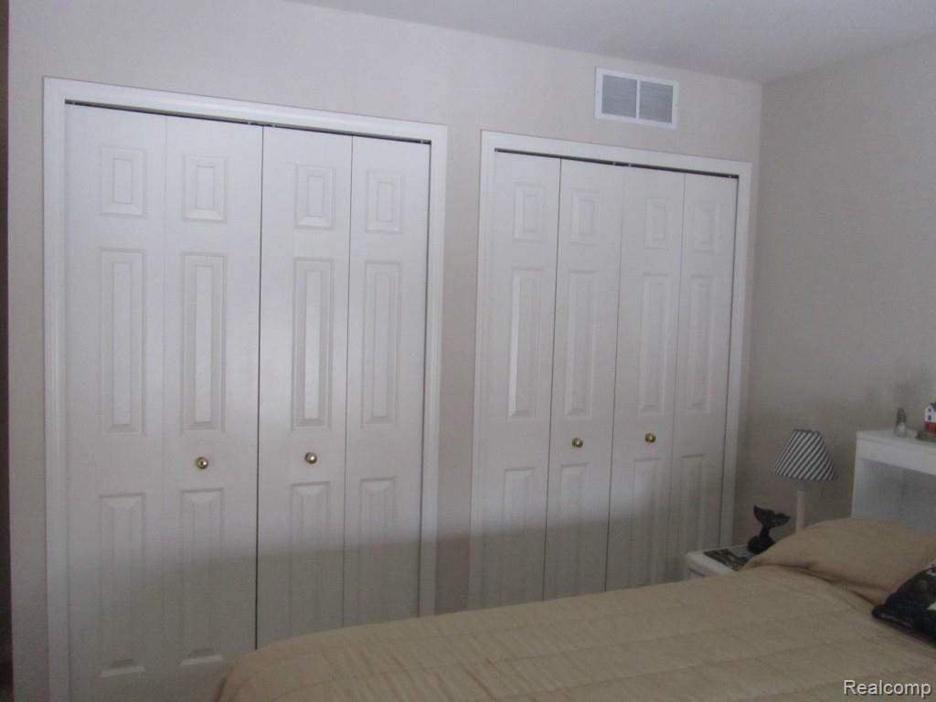 9109 Ravinewood Lane South Lyon, MI 48178 - Photo 15 of 16 132.jpg