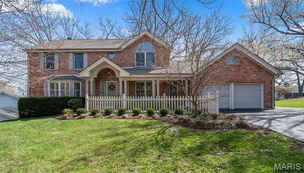 $725,000 | 718 Chancellor Heights Drive, Manchester, MO 63011