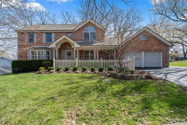 $725,000 | 718 Chancellor Heights Drive, Ballwin, MO 63011