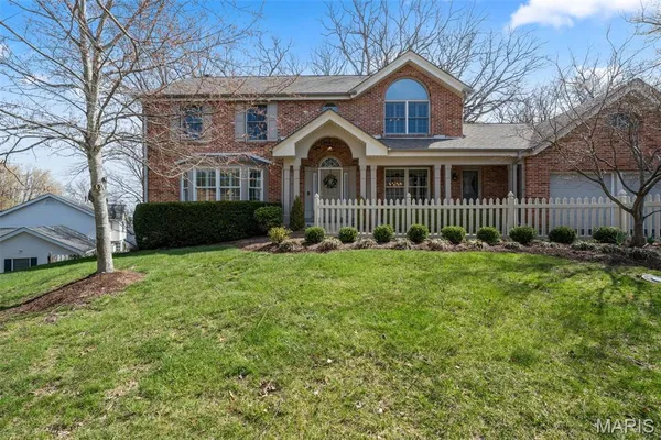 $725,000 | 718 Chancellor Heights Drive, Manchester, MO 63011