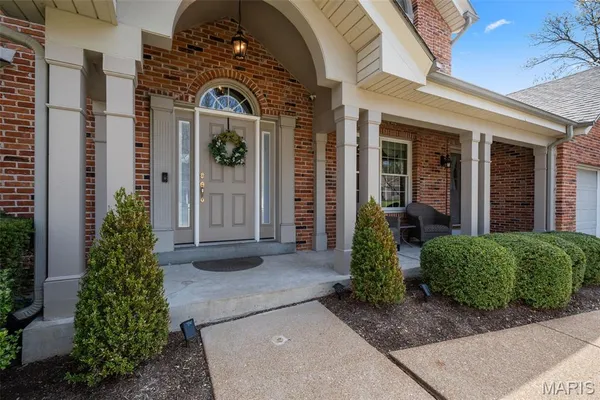 $725,000 | 718 Chancellor Heights Drive, Manchester, MO 63011