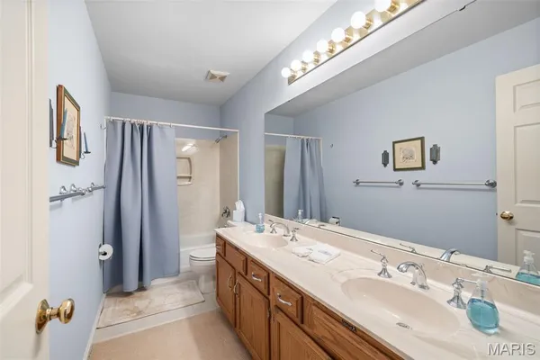 $725,000 | 718 Chancellor Heights Drive, Manchester, MO 63011