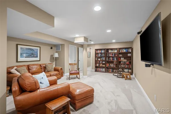 $725,000 | 718 Chancellor Heights Drive, Manchester, MO 63011