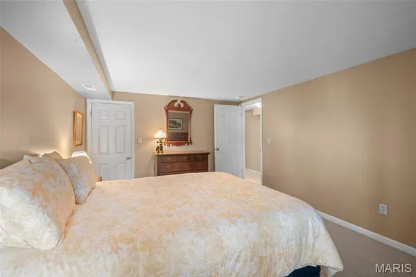 $725,000 | 718 Chancellor Heights Drive, Manchester, MO 63011