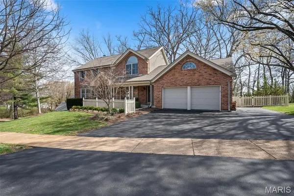 $725,000 | 718 Chancellor Heights Drive, Manchester, MO 63011