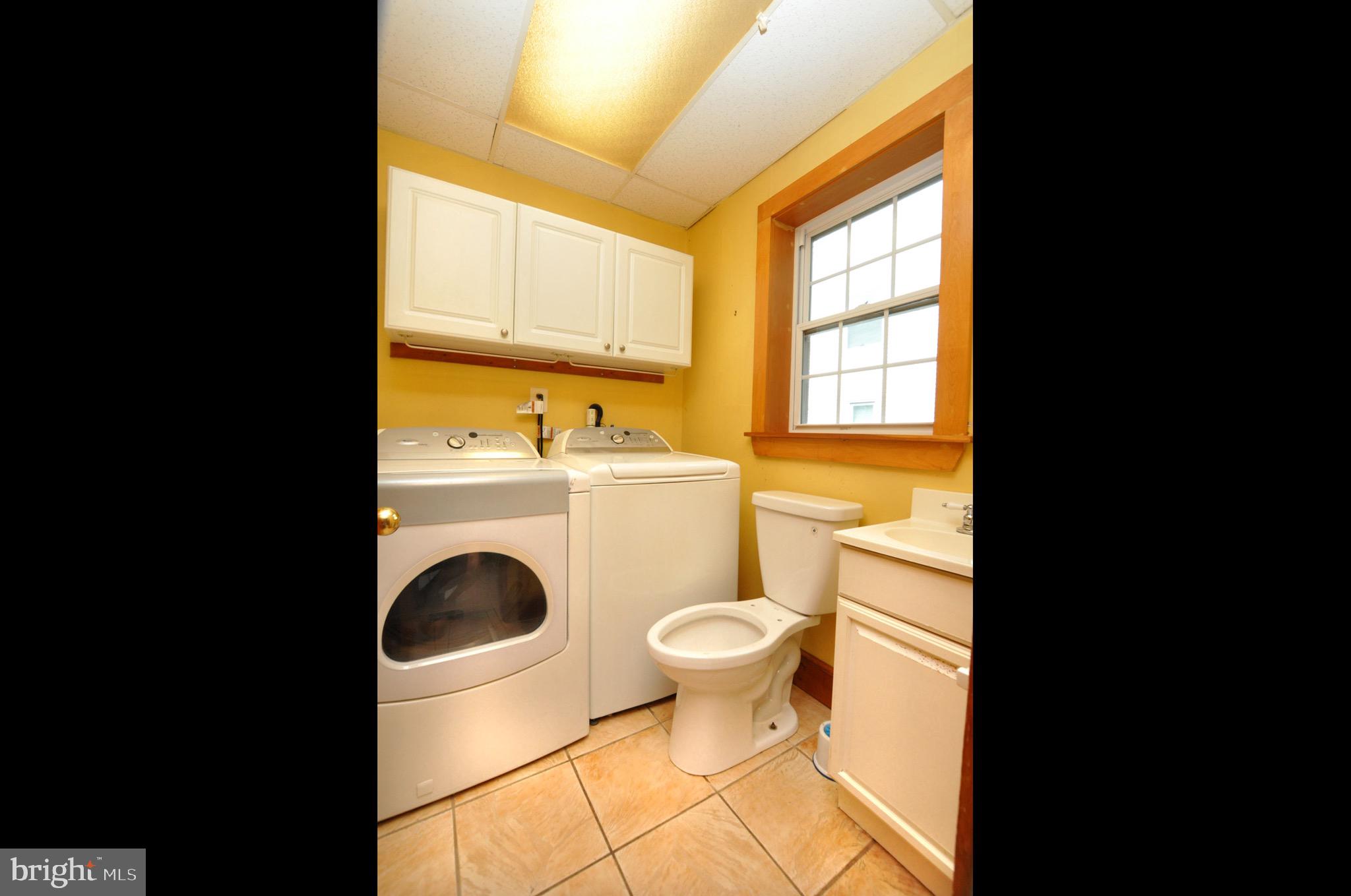 425 Delaware Avenue Riverside, NJ 08075 - Photo 17 of 33 a bathroom with a toilet a sink and a window