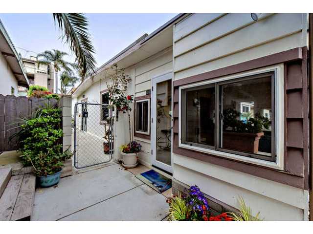 1042 3rd Street Encinitas, CA 92024 - Photo 3 of 25 Gallery Image 3