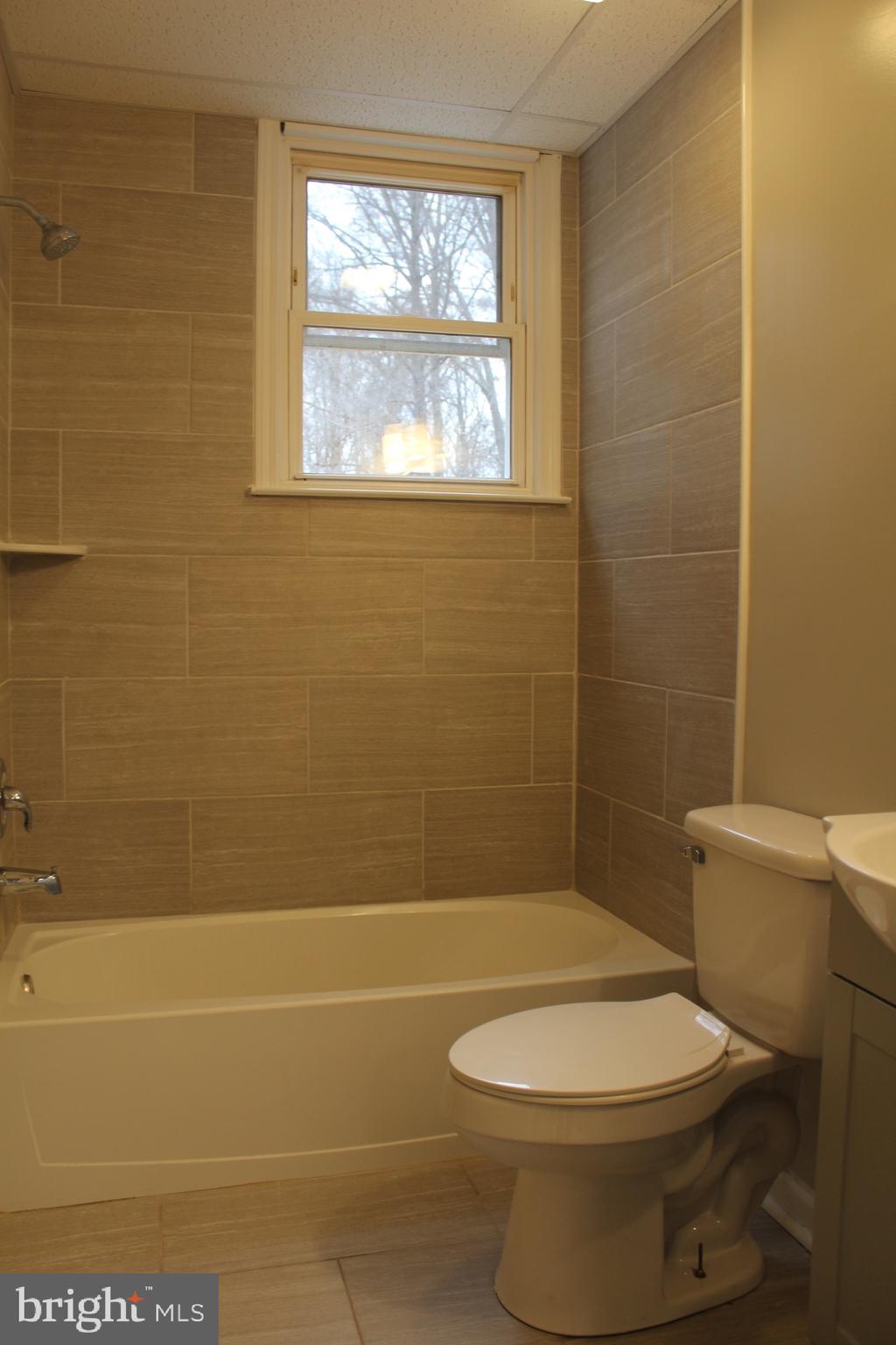 24338 Ruther Glen Road Ruther Glen, VA 22546 - Photo 18 of 28 Full bathroom #2