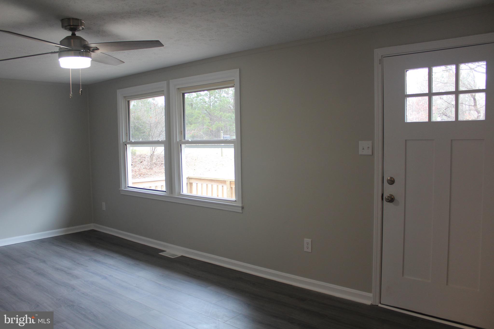 24338 Ruther Glen Road Ruther Glen, VA 22546 - Photo 3 of 28 Living room