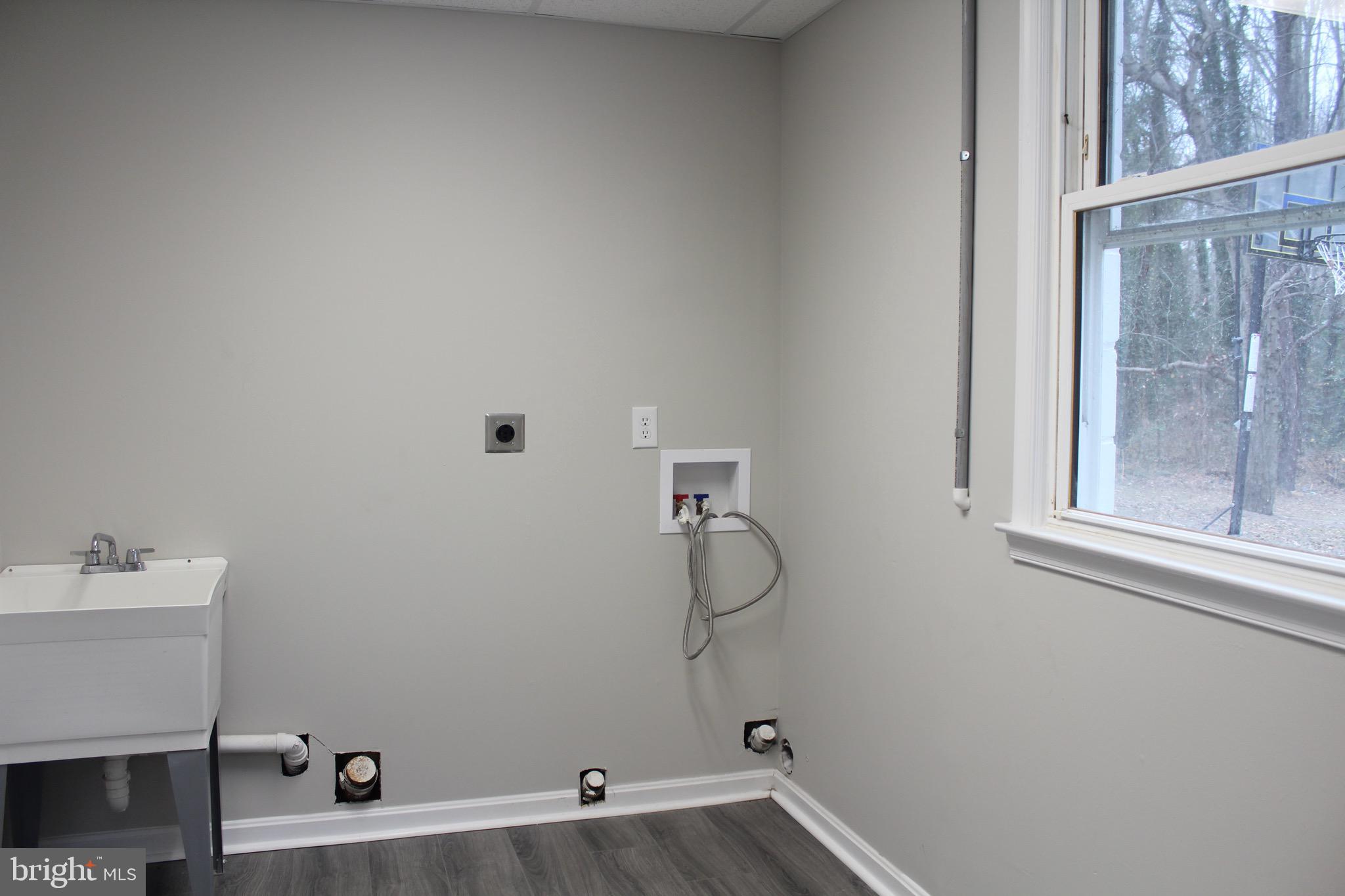 24338 Ruther Glen Road Ruther Glen, VA 22546 - Photo 21 of 28 Laundry room
