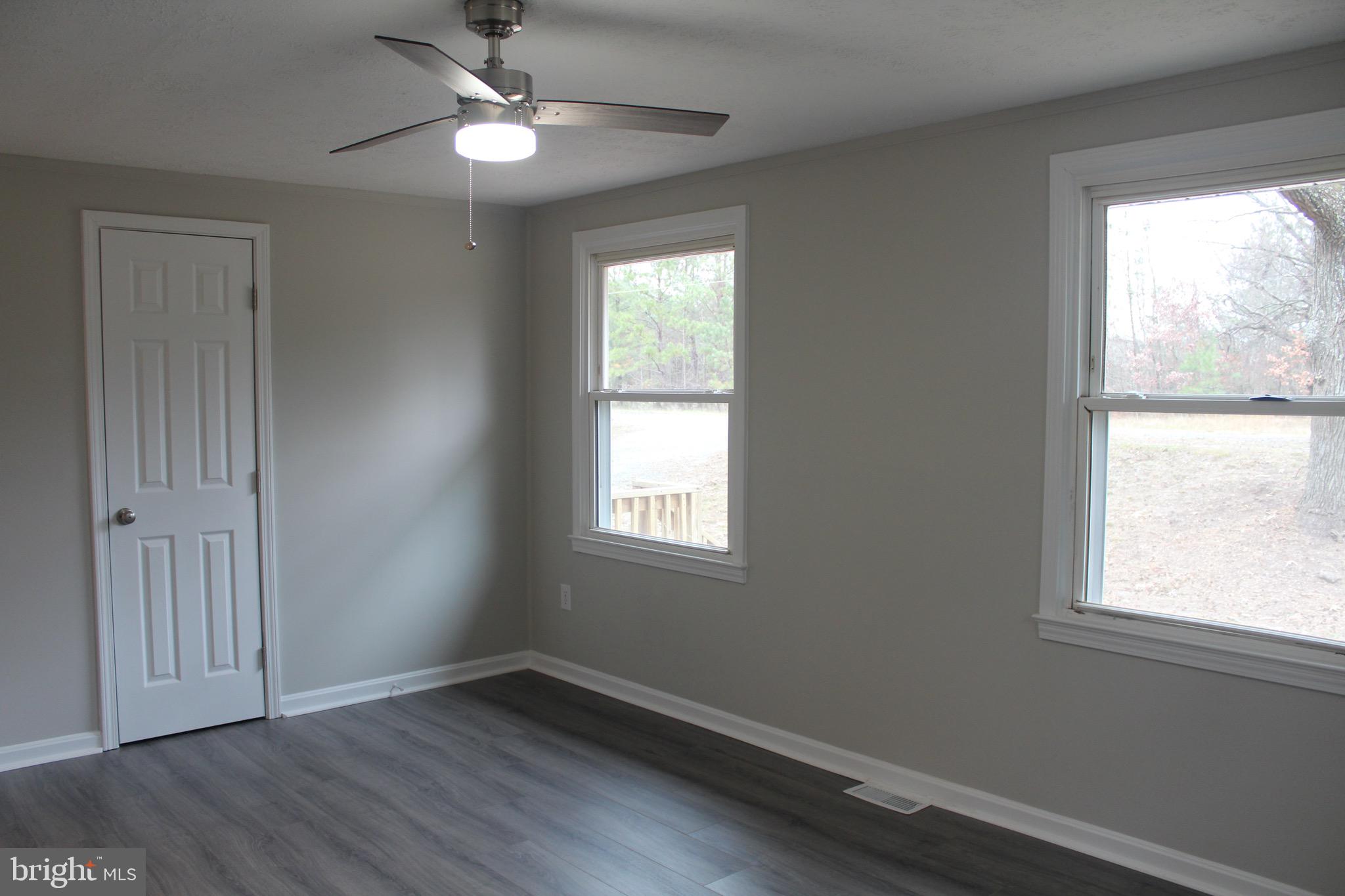 24338 Ruther Glen Road Ruther Glen, VA 22546 - Photo 10 of 28 Main bedroom
