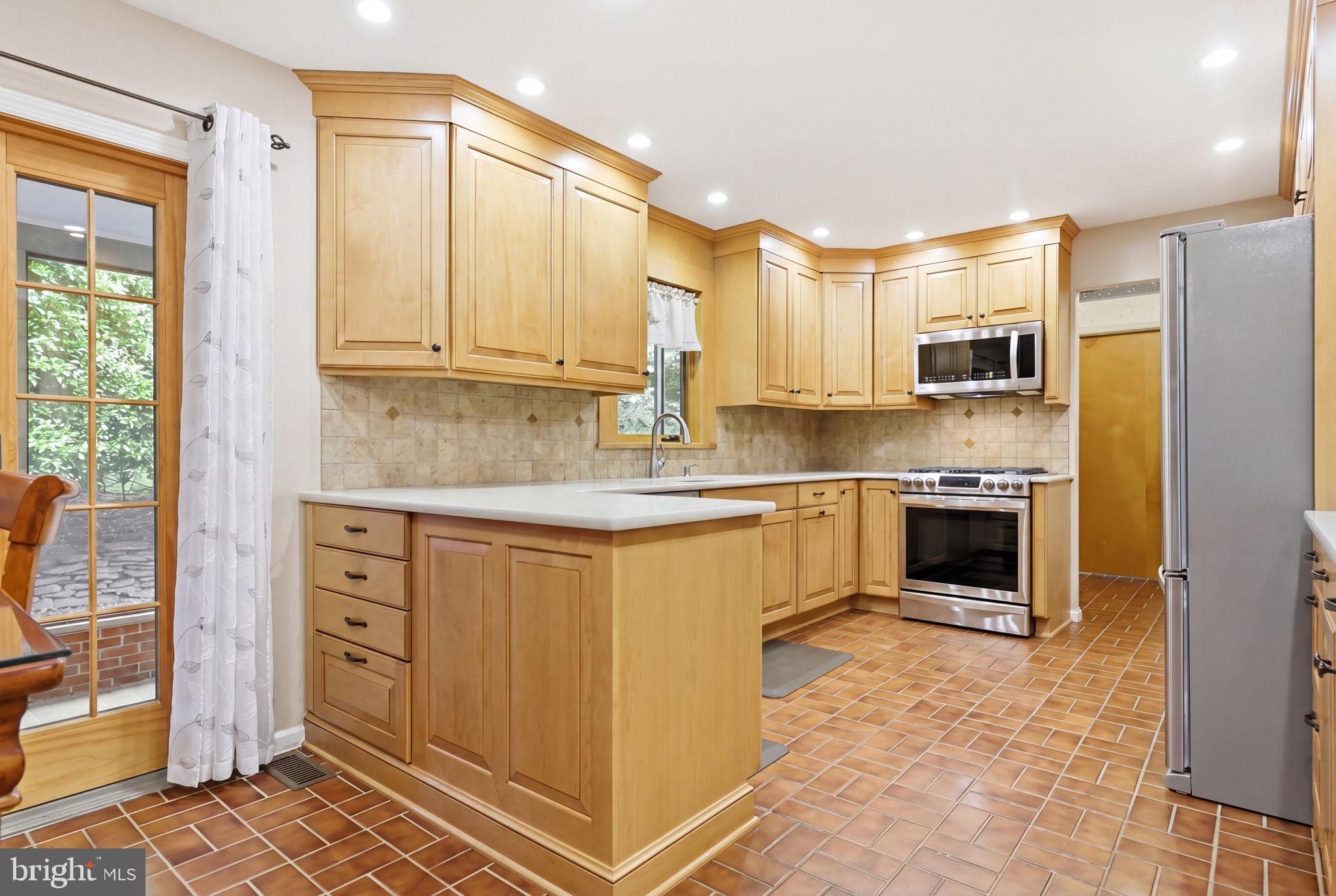 59 Lochatong Road Ewing, NJ 08628 - Photo 14 of 52