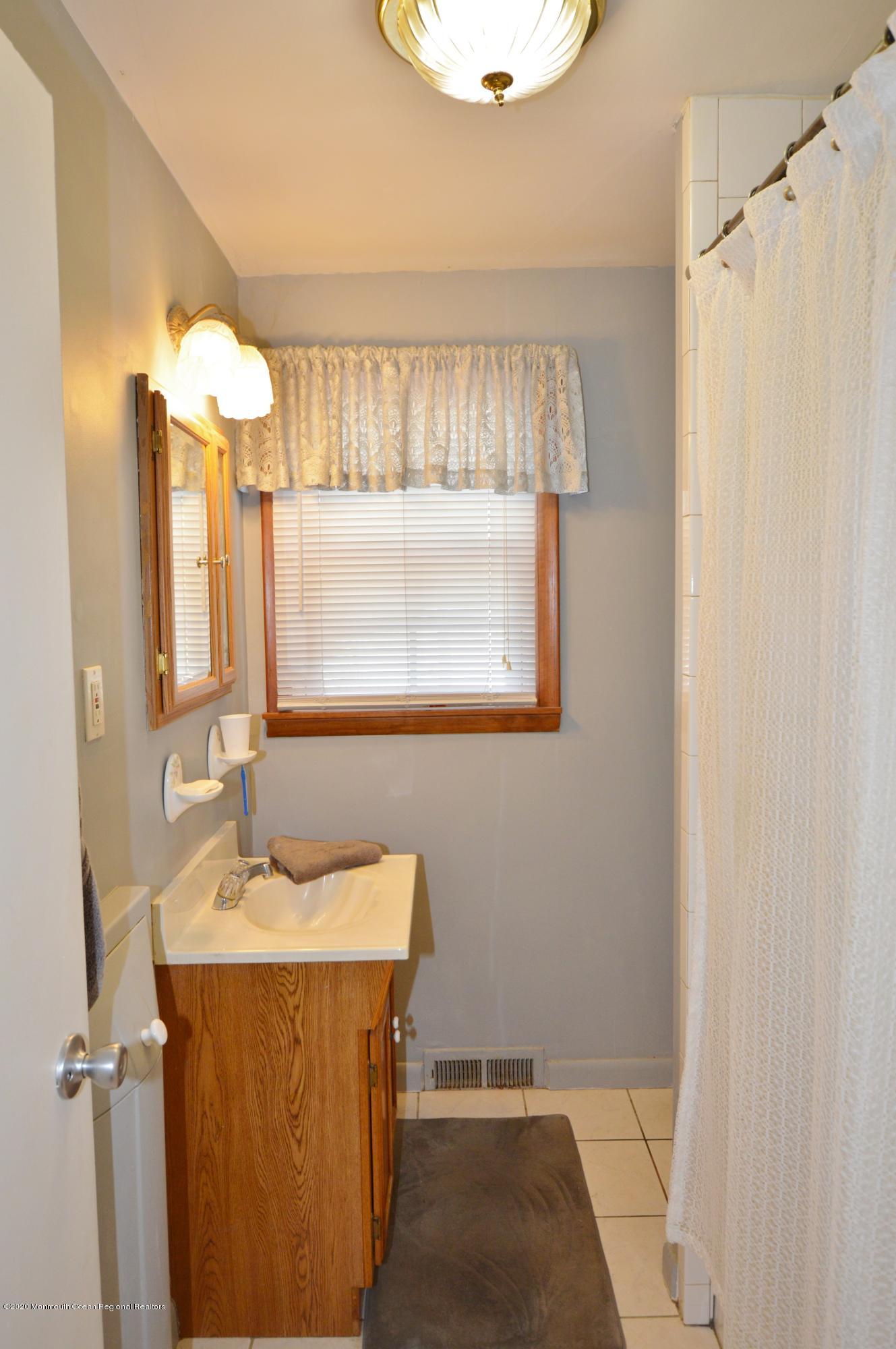 133 Grover Road Toms River, NJ 08753 - Photo 32 of 32 GUEST BATH WITH A TUB