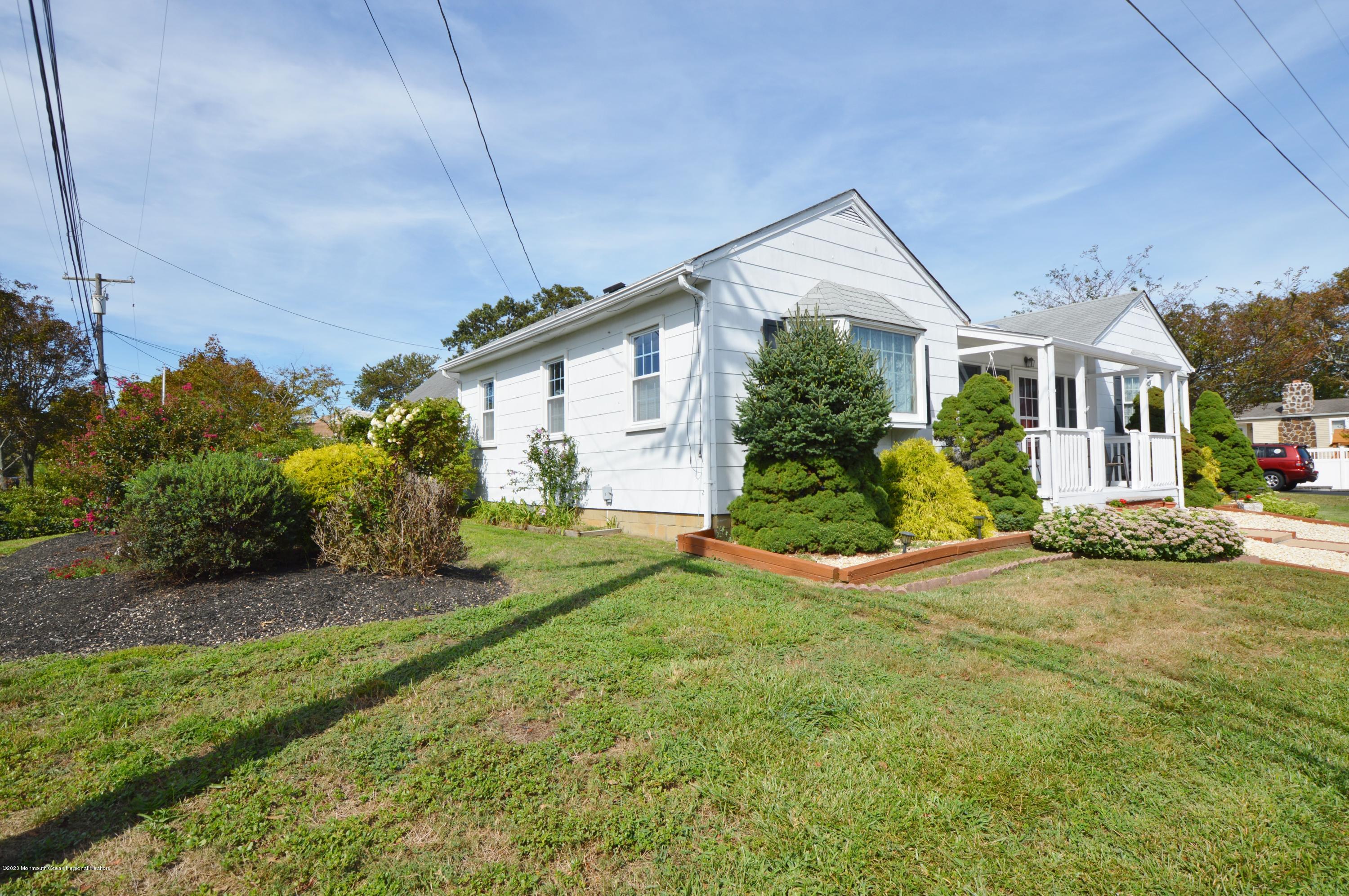 133 Grover Road Toms River, NJ 08753 - Photo 4 of 32 BEAUTIFUL CORNER PROPERTY