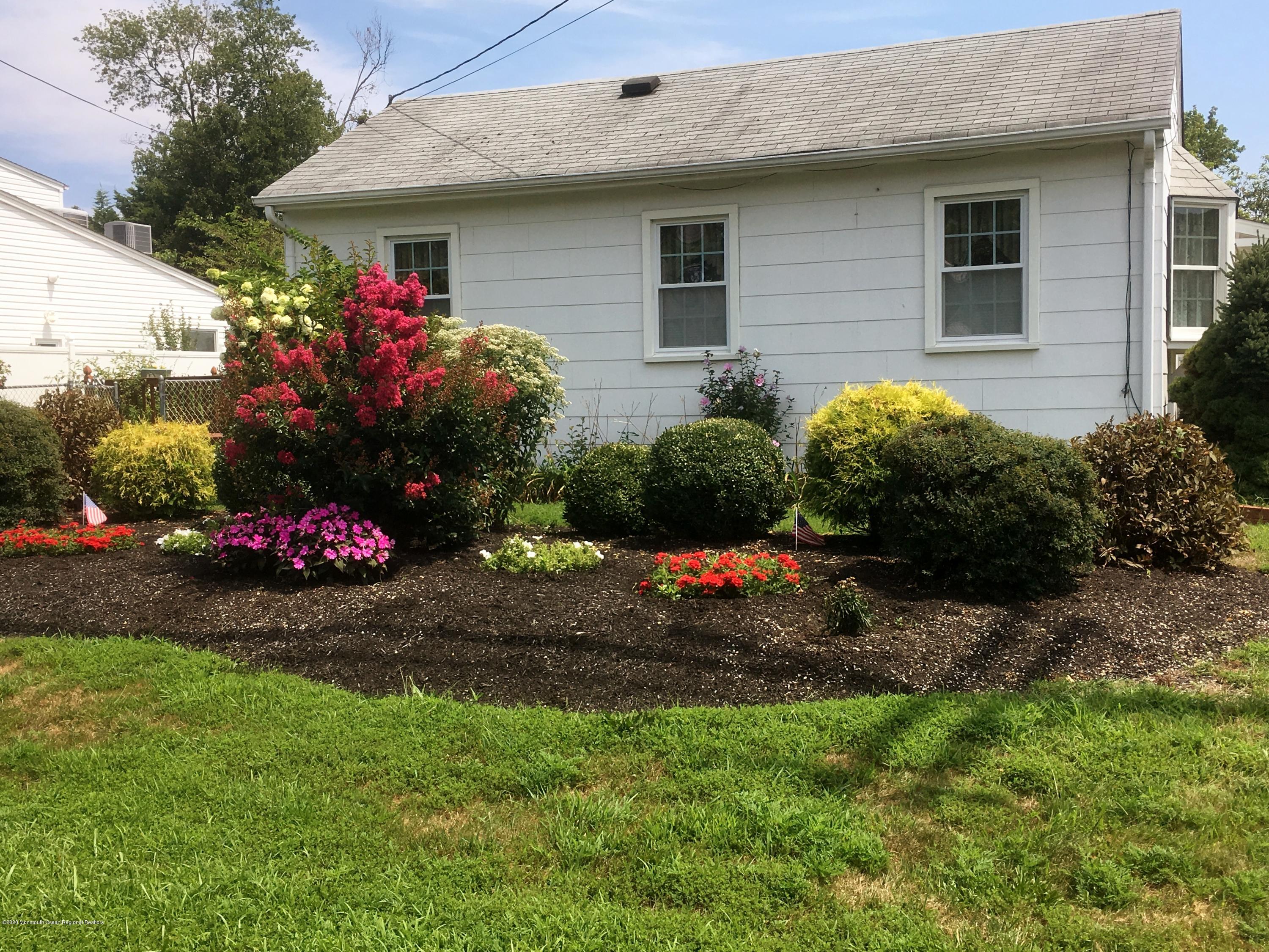133 Grover Road Toms River, NJ 08753 - Photo 5 of 32 BEAUTIFUL GARDEN
